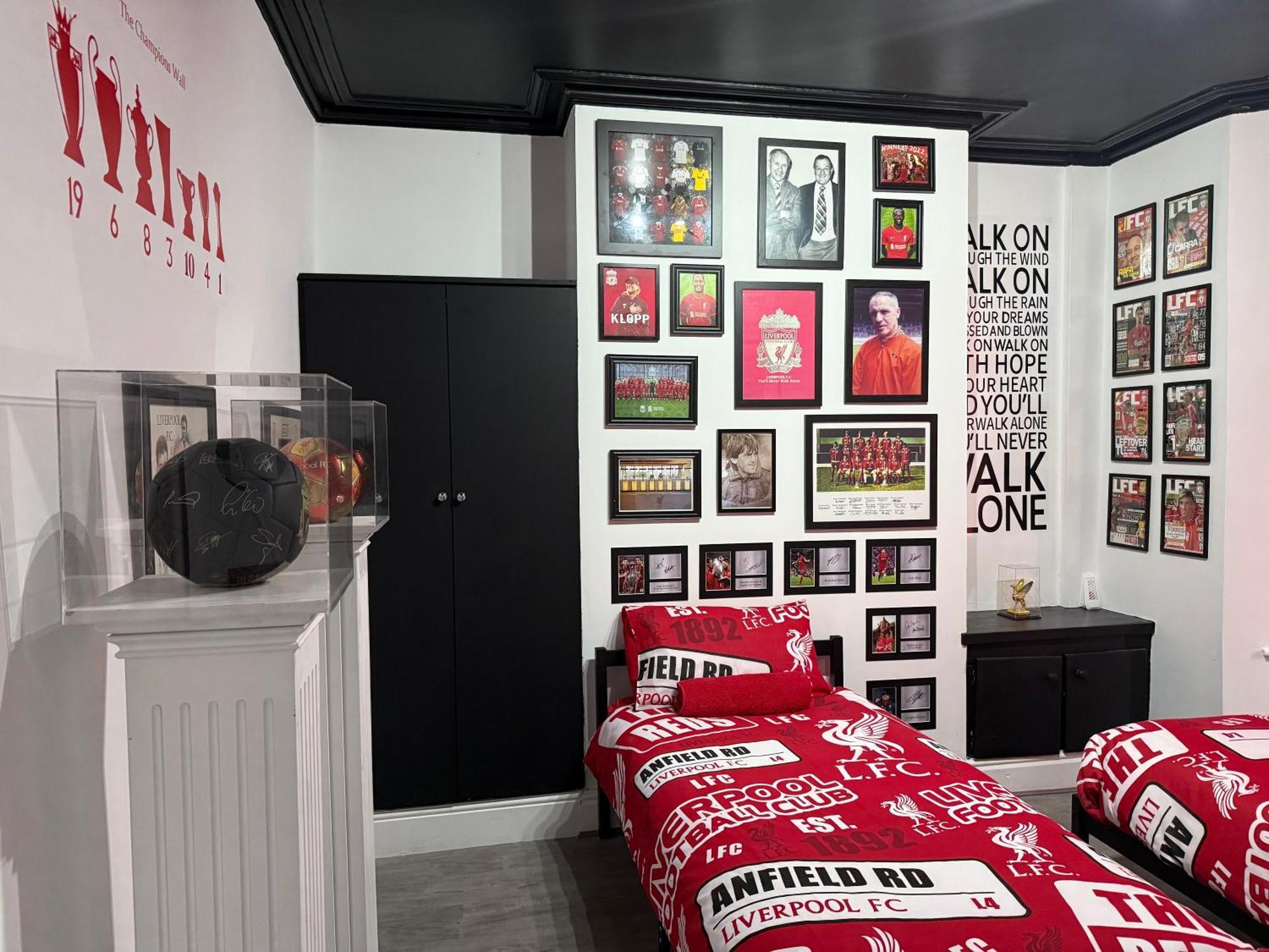 리버풀 Anfield Abode - Entire Lfc Themed House 빌라 외부 사진